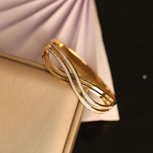 Spark Loop Bracelet